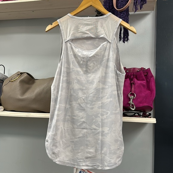 Lululemon Sculpt Tank
Incognito Camo Alpine White Multi - Picture 3 of 9